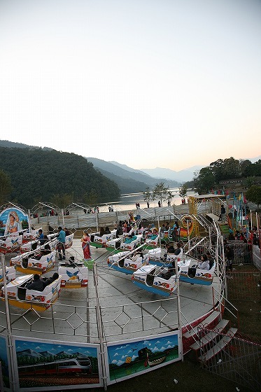 ネパールの遊園地ポカラ ダムサイド